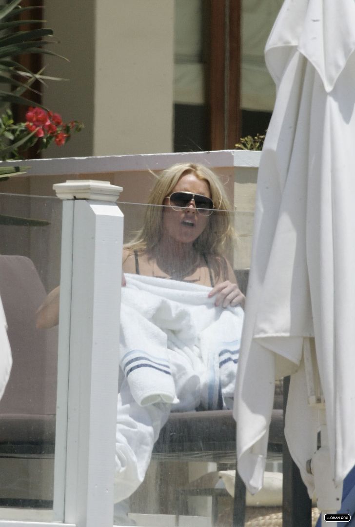 Celebrity Paparazzi Bikini Lindsay Lohan 0240